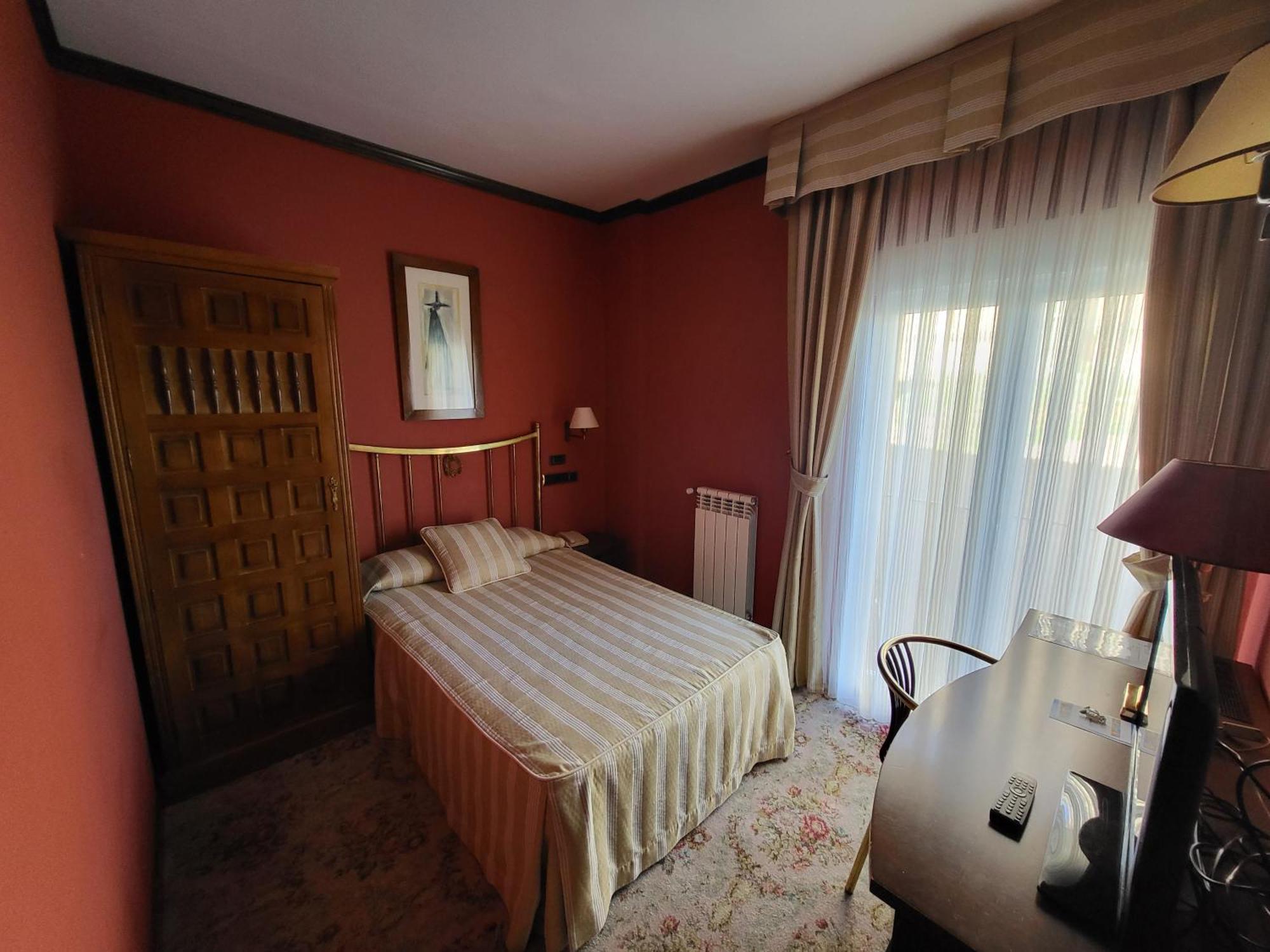 Hotel Leonor Miron Soria Exterior photo